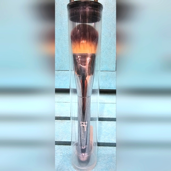 It Cosmetics Heavenly Luxe Paddle Foundation Brush NIB SealedIt Cosmetics... - Picture 1 of 4
